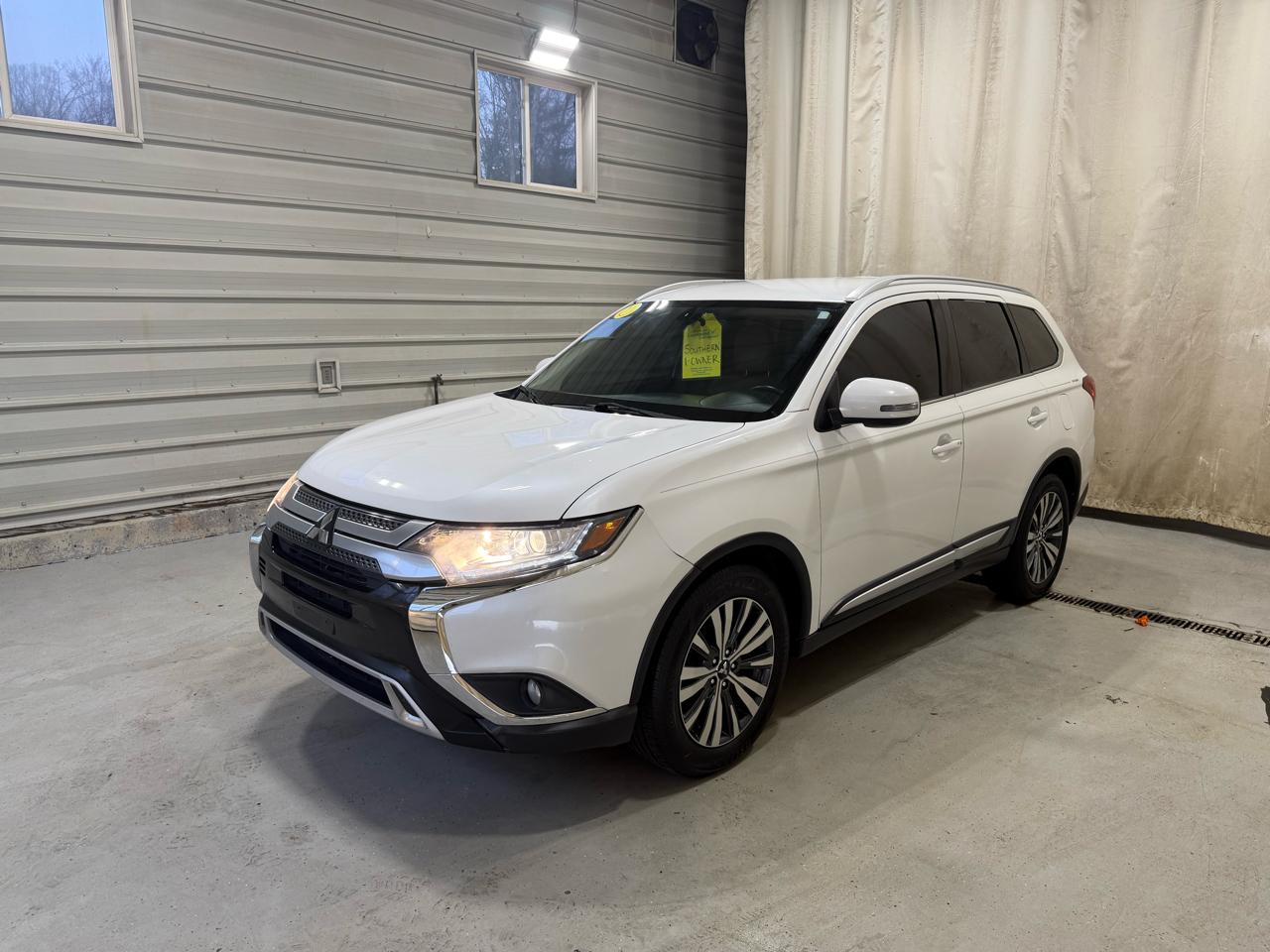 Mitsubishi Outlander SEL 4D SUV FWD 2019