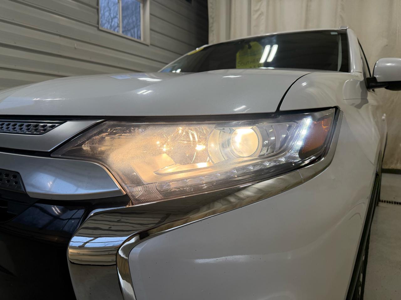 Mitsubishi Outlander SEL 4D SUV FWD 2019