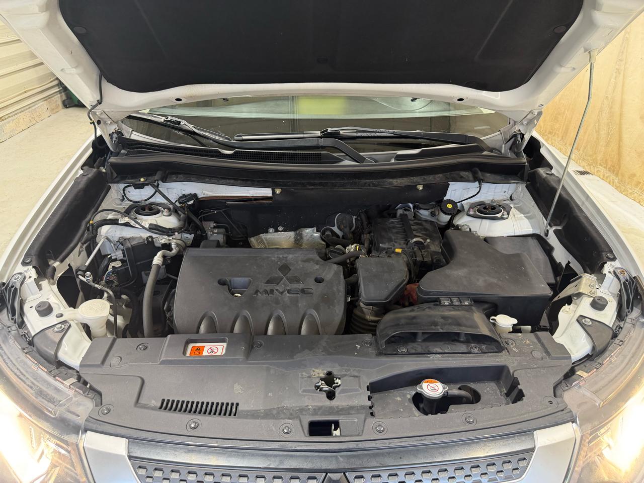 Mitsubishi Outlander SEL 4D SUV FWD 2019