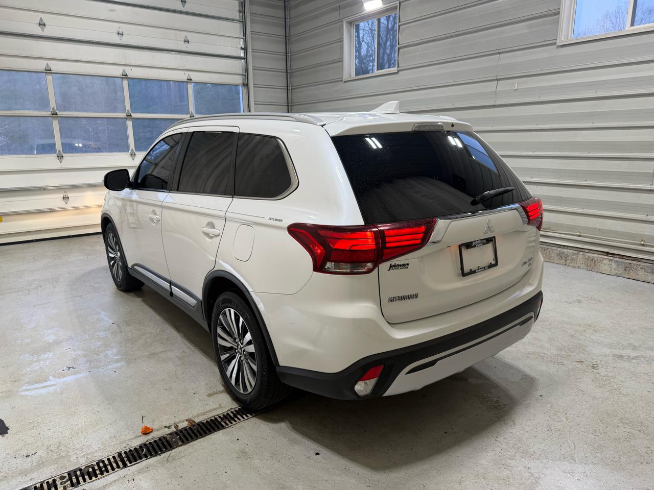 Mitsubishi Outlander SEL 4D SUV FWD 2019