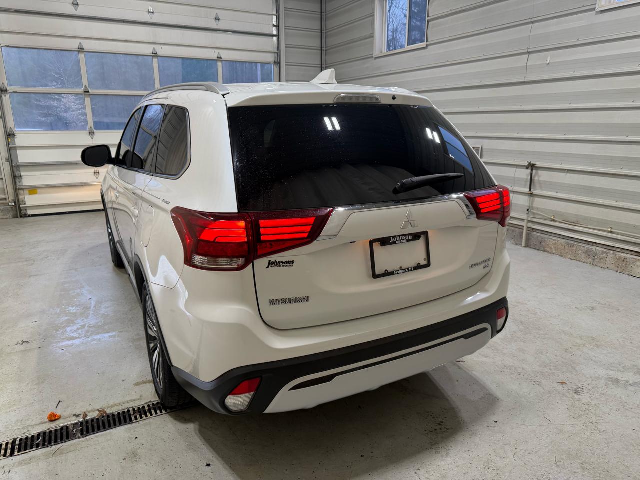 Mitsubishi Outlander SEL 4D SUV FWD 2019