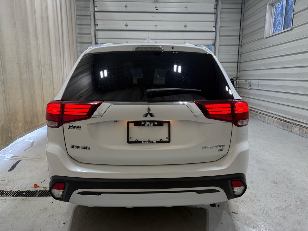 Mitsubishi Outlander SEL 4D SUV FWD 2019