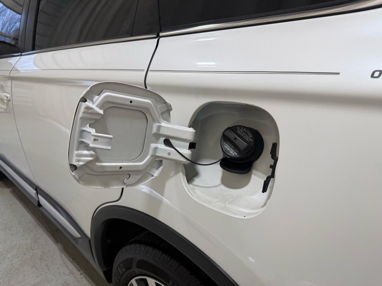 Mitsubishi Outlander SEL 4D SUV FWD 2019