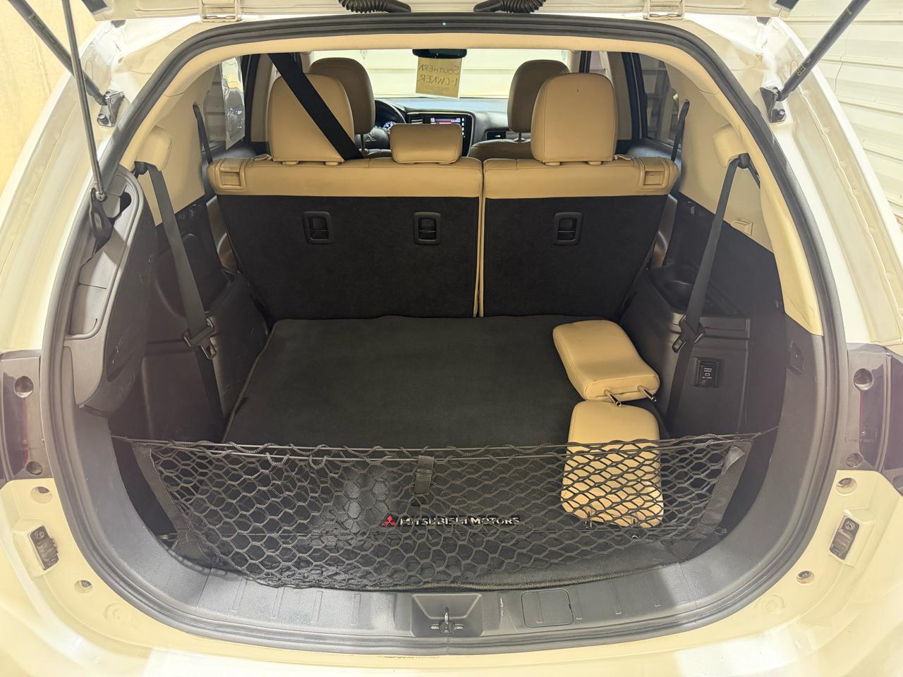 Mitsubishi Outlander SEL 4D SUV FWD 2019