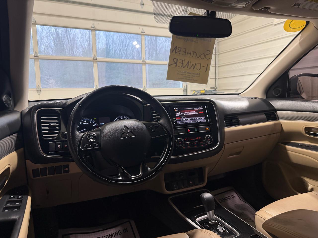 Mitsubishi Outlander SEL 4D SUV FWD 2019