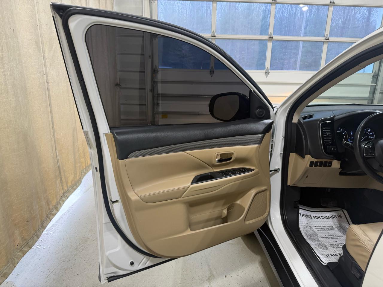 Mitsubishi Outlander SEL 4D SUV FWD 2019