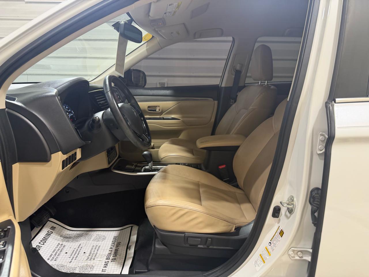 Mitsubishi Outlander SEL 4D SUV FWD 2019