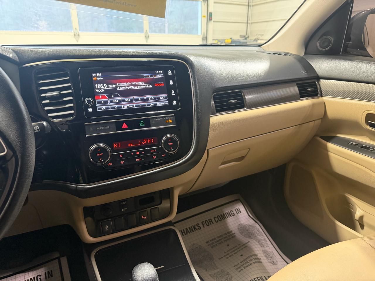 Mitsubishi Outlander SEL 4D SUV FWD 2019