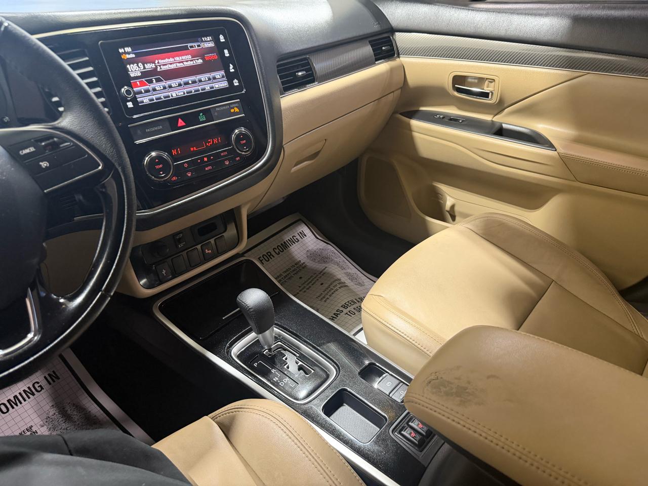 Mitsubishi Outlander SEL 4D SUV FWD 2019