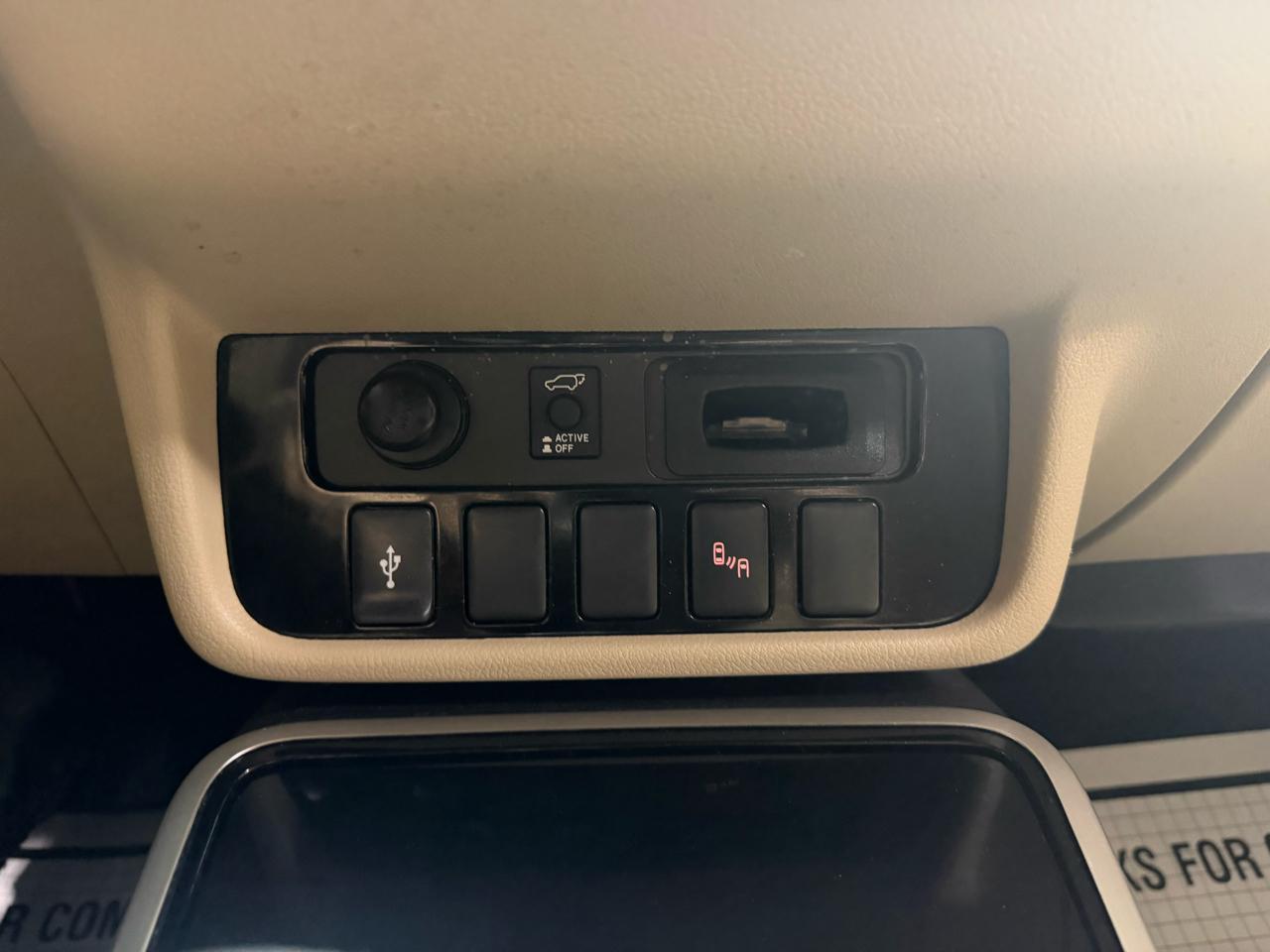 Mitsubishi Outlander SEL 4D SUV FWD 2019