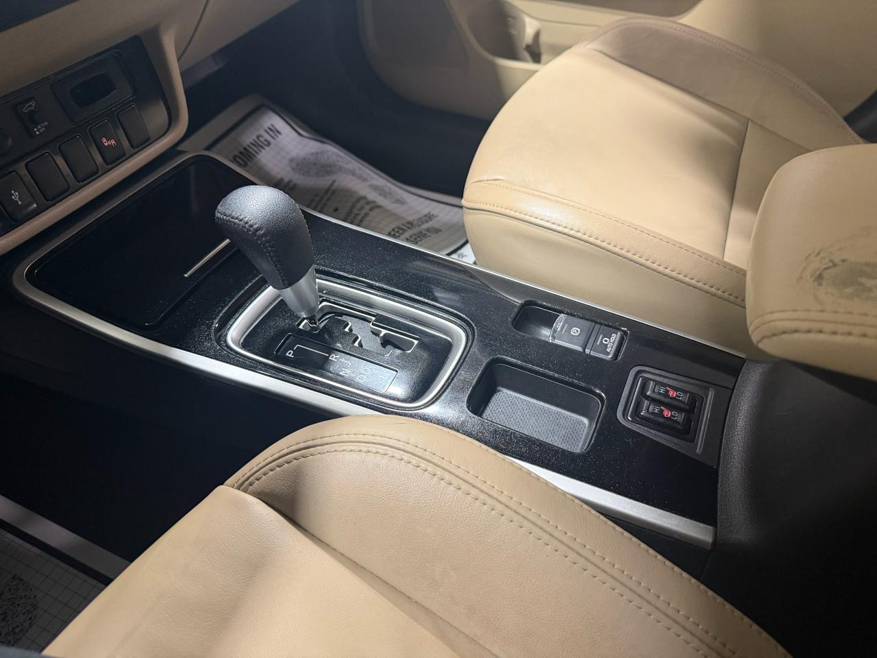 Mitsubishi Outlander SEL 4D SUV FWD 2019