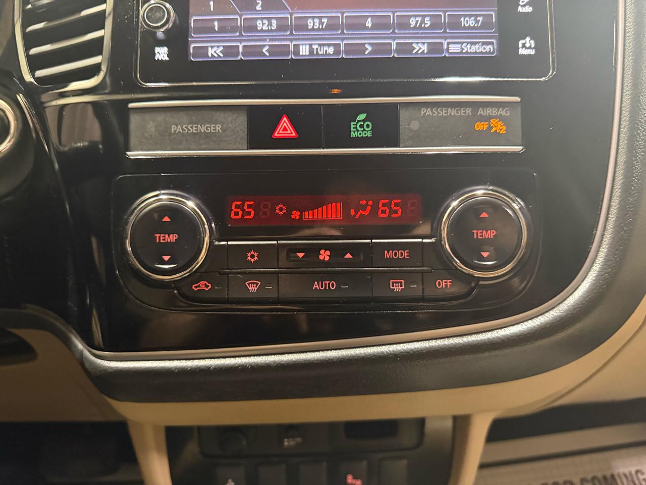 Mitsubishi Outlander SEL 4D SUV FWD 2019