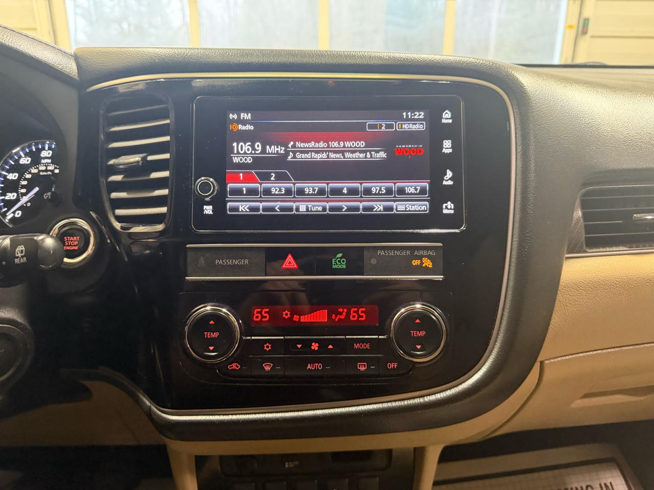 Mitsubishi Outlander SEL 4D SUV FWD 2019