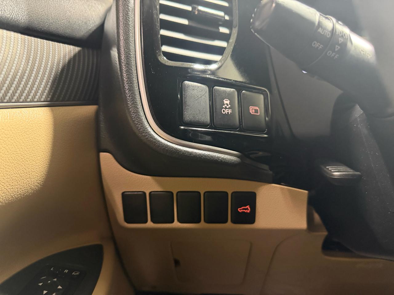 Mitsubishi Outlander SEL 4D SUV FWD 2019