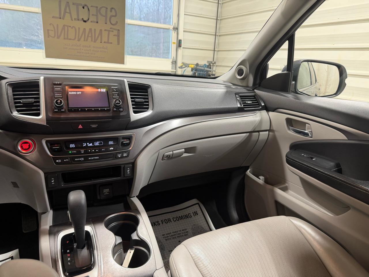 Honda Ridgeline RTL 4x4 Crew Cab 5.3' Bed 2017