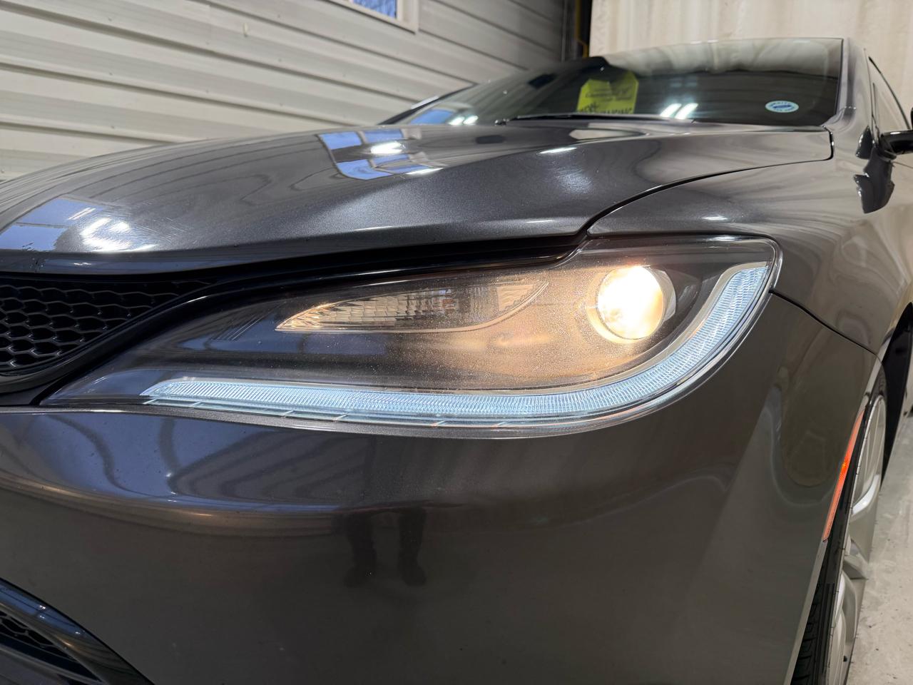Chrysler 200 4dr Sdn S AWD 2016