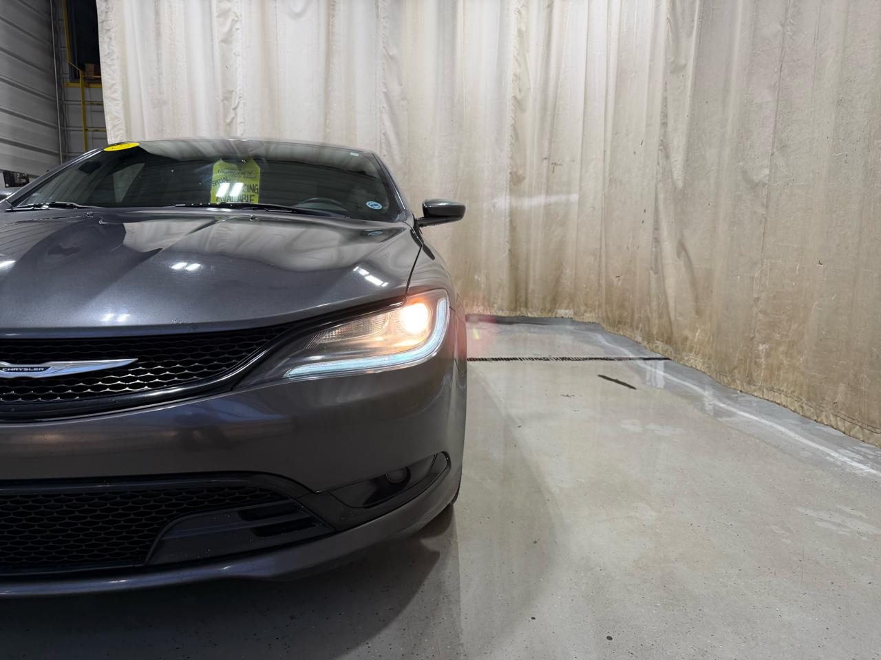 Chrysler 200 4dr Sdn S AWD 2016