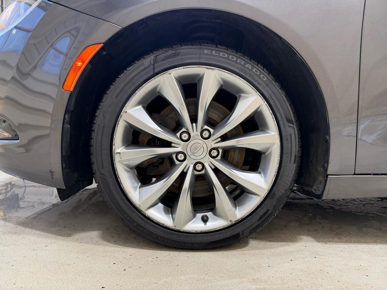 Chrysler 200 4dr Sdn S AWD 2016