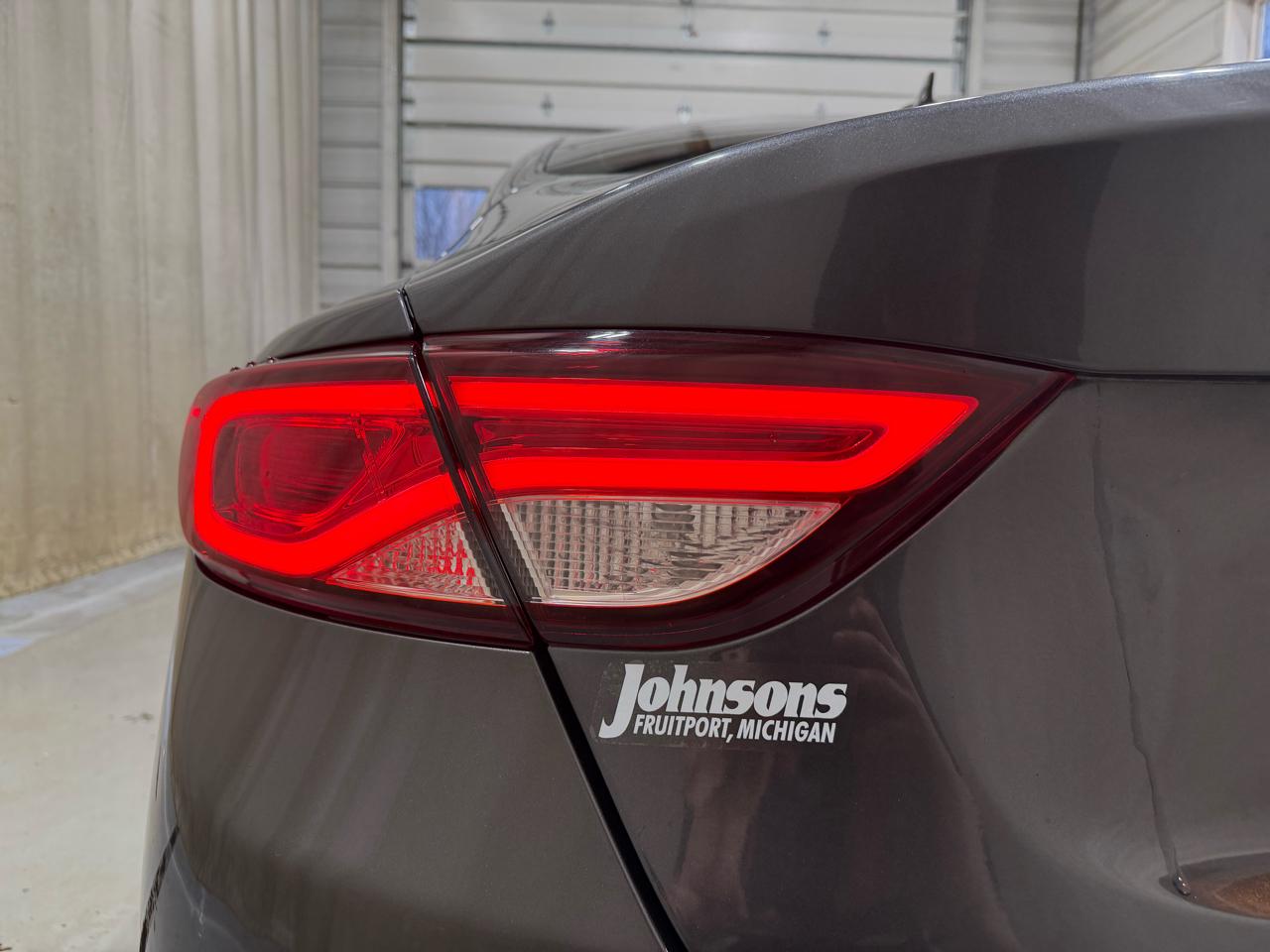 Chrysler 200 4dr Sdn S AWD 2016