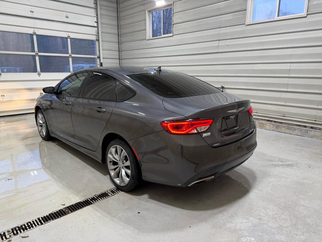 Chrysler 200 4dr Sdn S AWD 2016