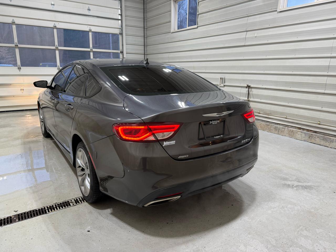 Chrysler 200 4dr Sdn S AWD 2016
