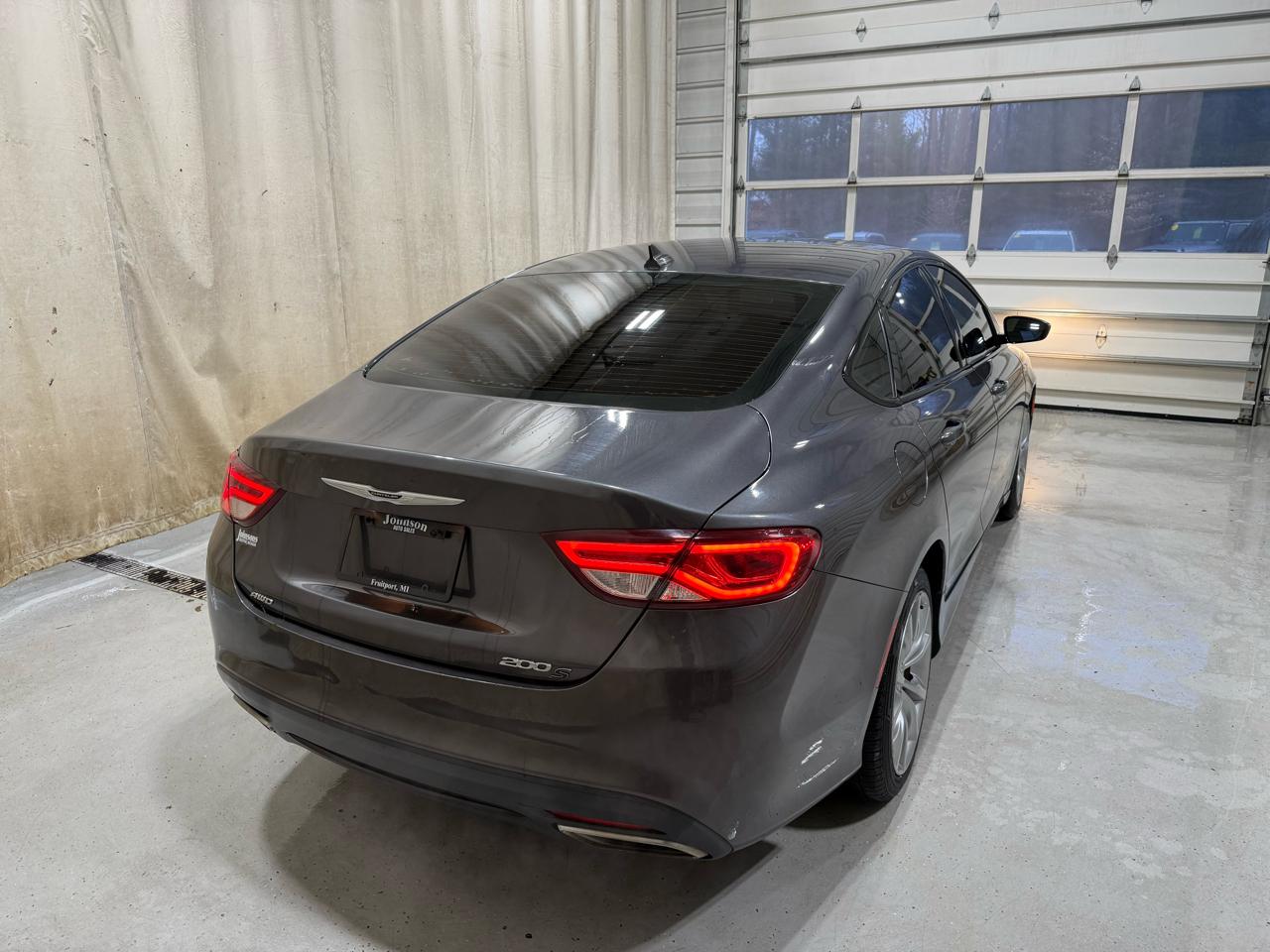Chrysler 200 4dr Sdn S AWD 2016