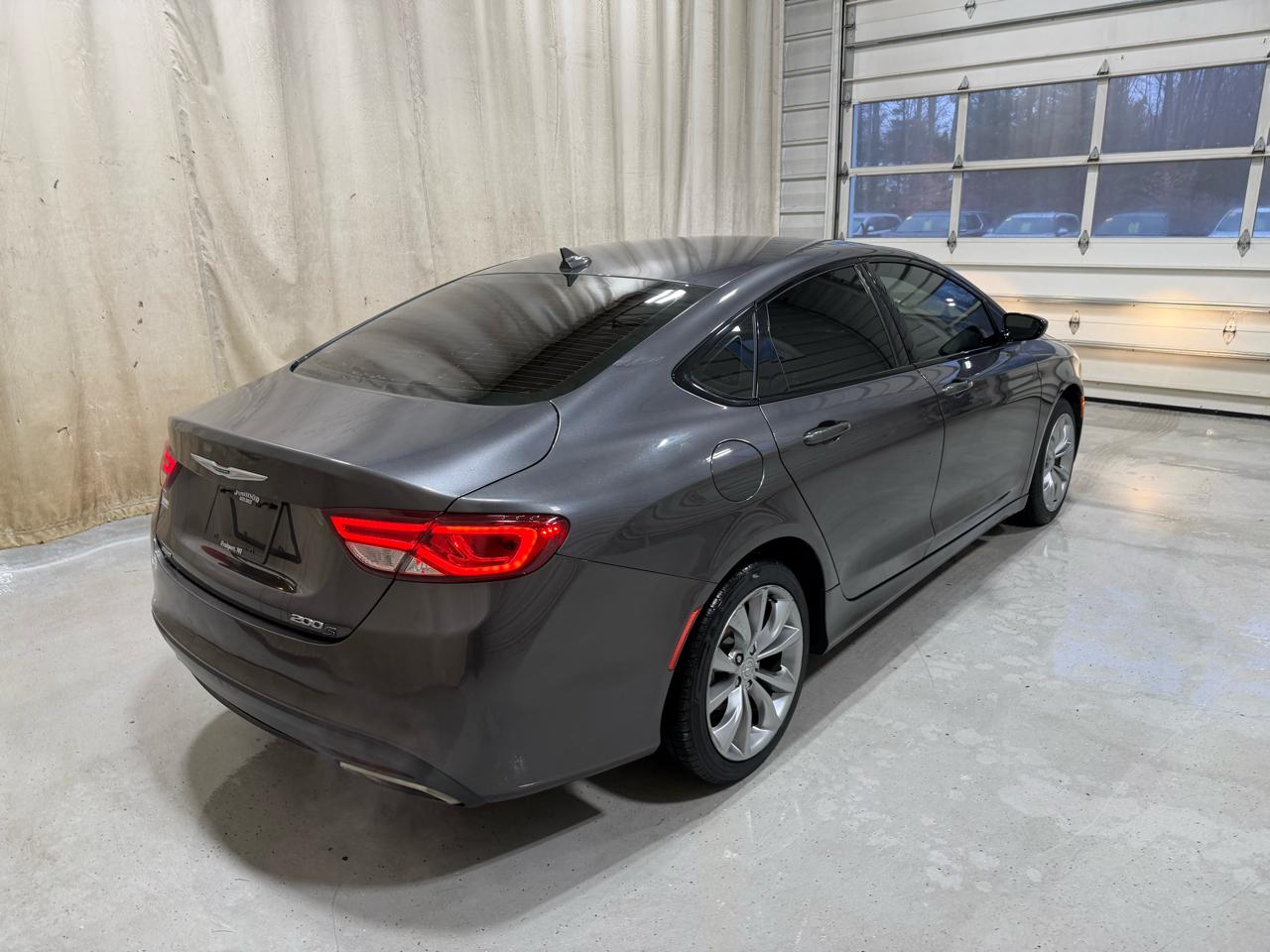 Chrysler 200 4dr Sdn S AWD 2016