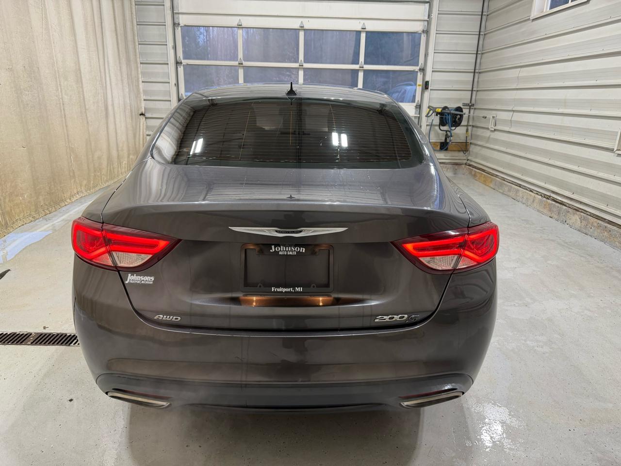 Chrysler 200 4dr Sdn S AWD 2016