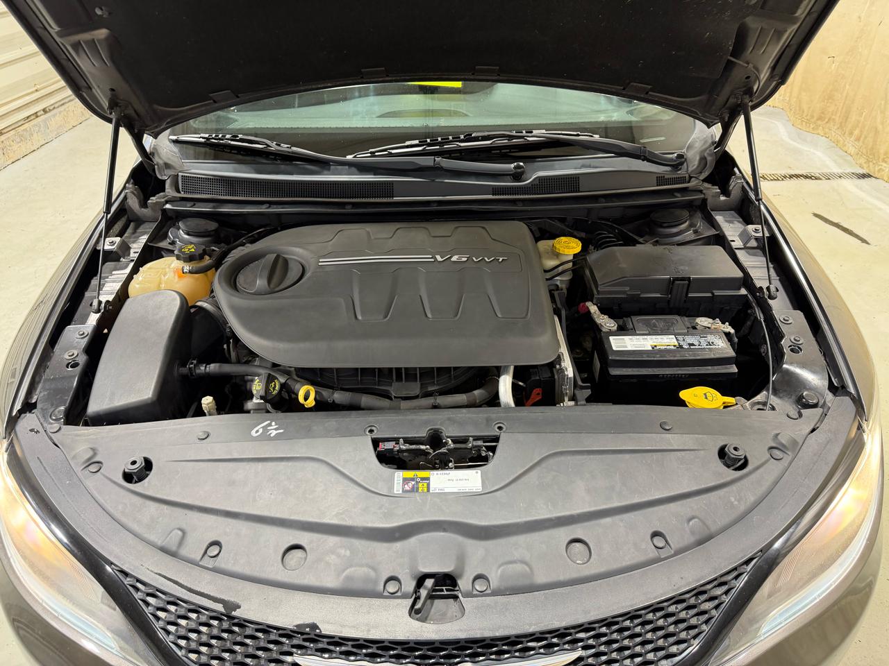 Chrysler 200 4dr Sdn S AWD 2016