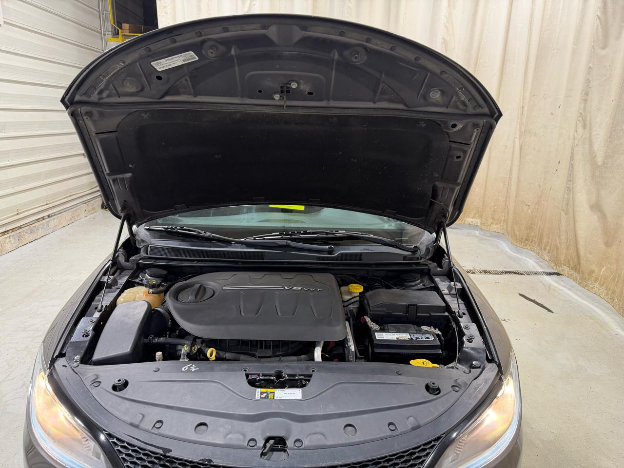 Chrysler 200 4dr Sdn S AWD 2016