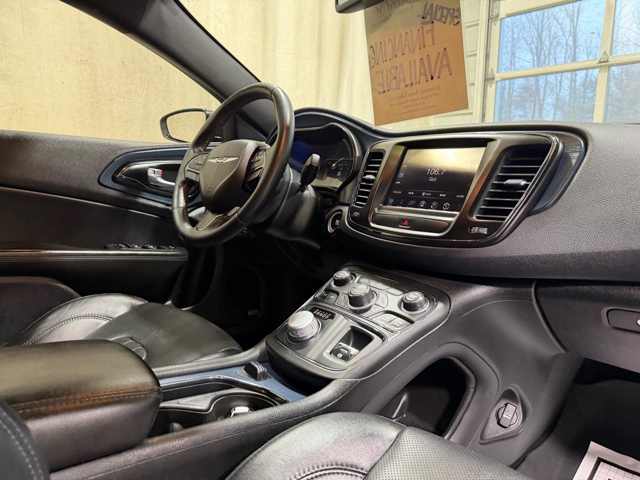 Chrysler 200 4dr Sdn S AWD 2016