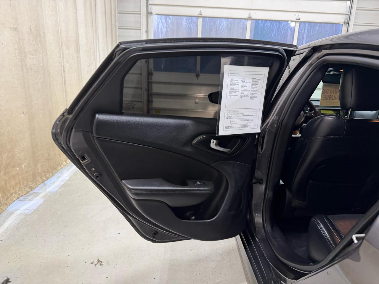 Chrysler 200 4dr Sdn S AWD 2016