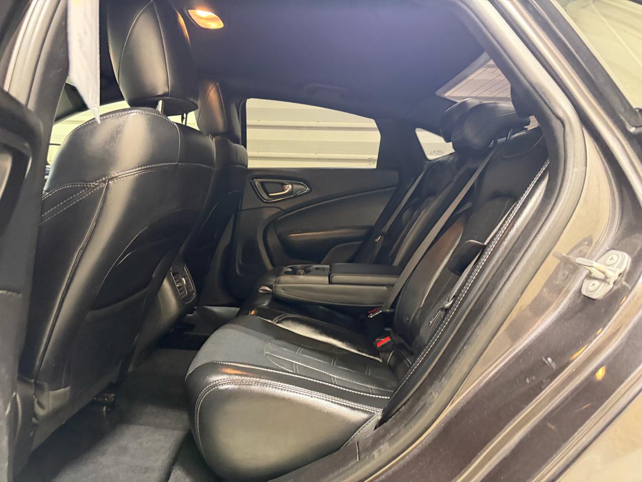Chrysler 200 4dr Sdn S AWD 2016