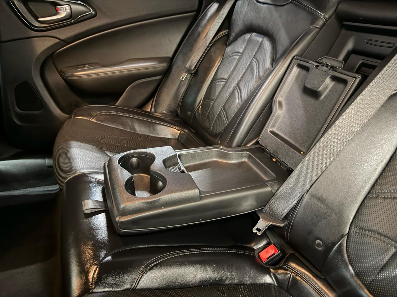 Chrysler 200 4dr Sdn S AWD 2016