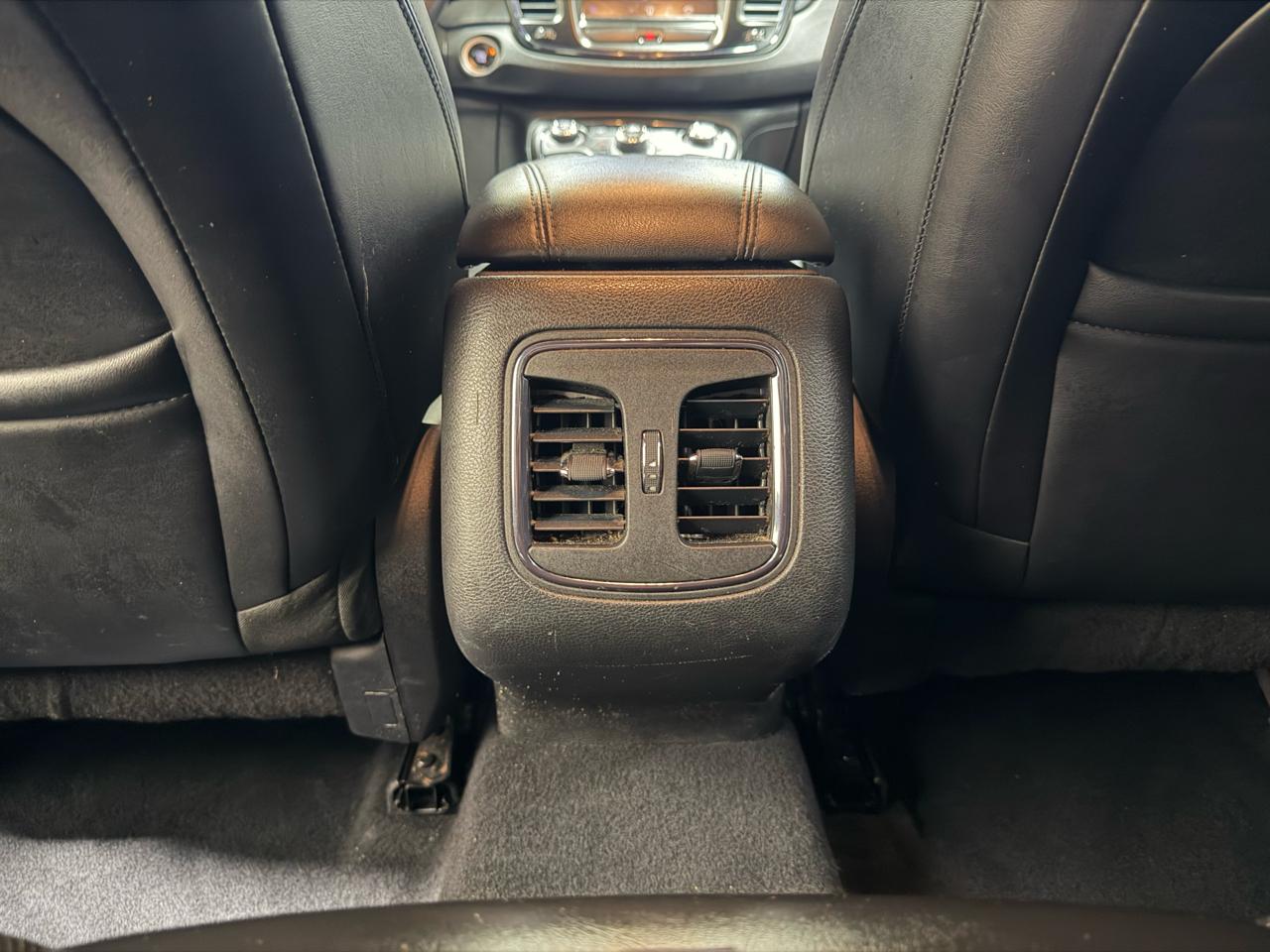 Chrysler 200 4dr Sdn S AWD 2016
