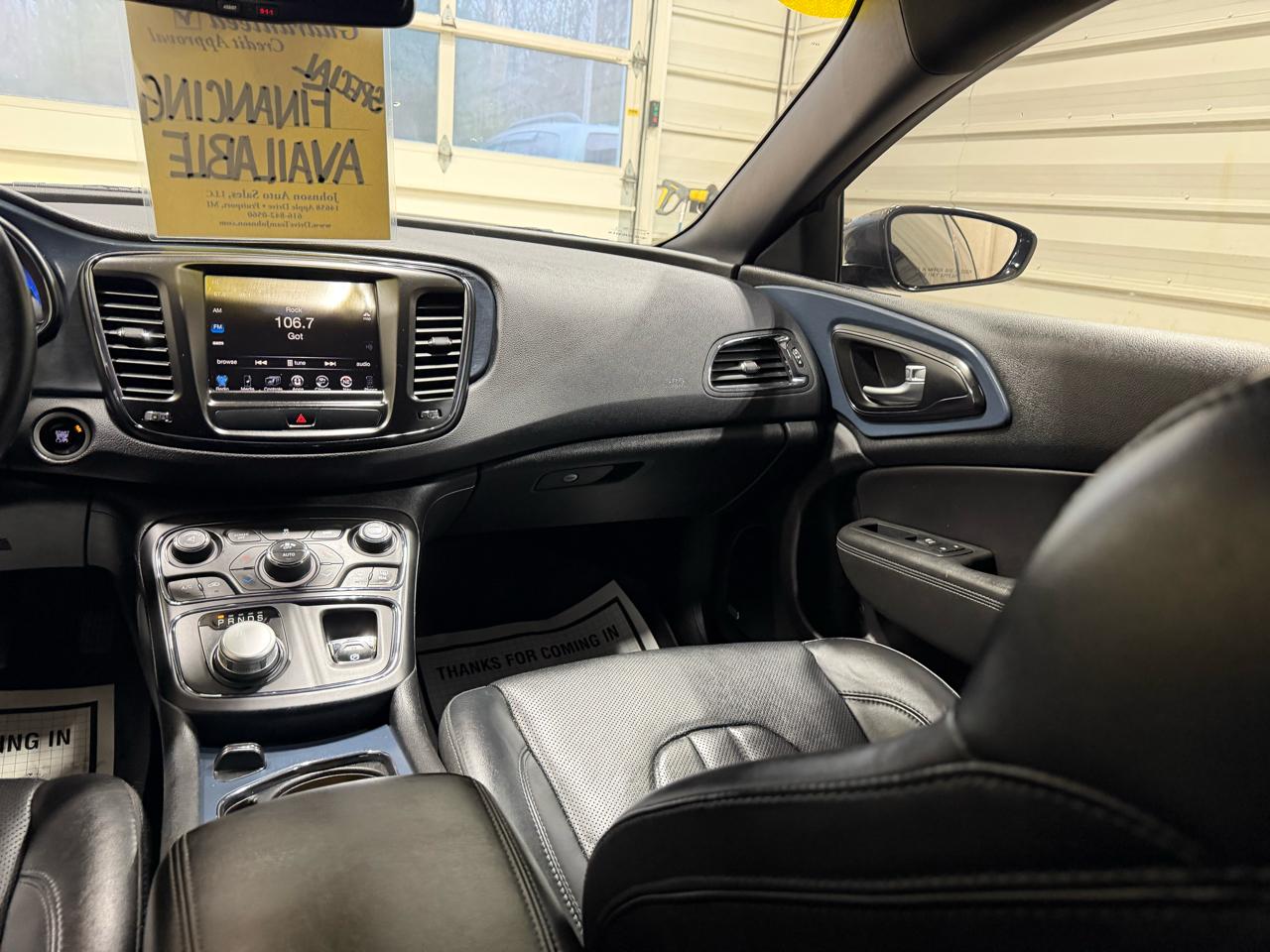 Chrysler 200 4dr Sdn S AWD 2016