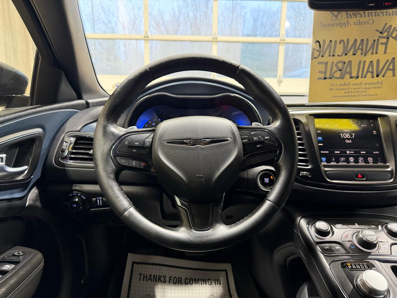 Chrysler 200 4dr Sdn S AWD 2016