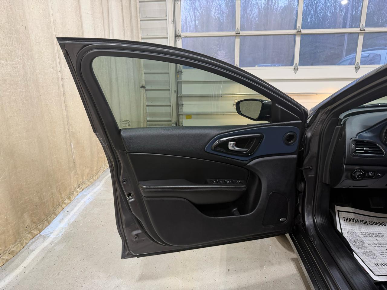 Chrysler 200 4dr Sdn S AWD 2016