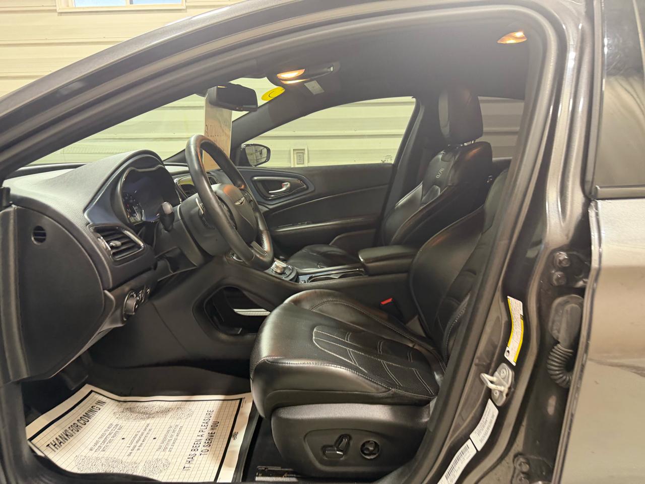 Chrysler 200 4dr Sdn S AWD 2016