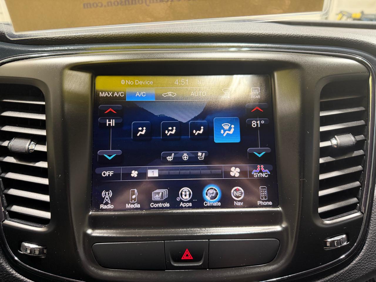 Chrysler 200 4dr Sdn S AWD 2016