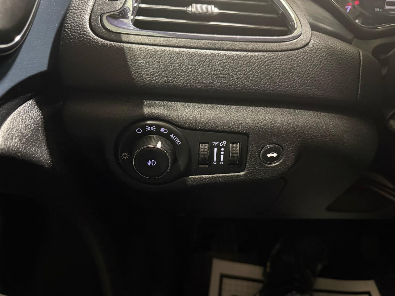 Chrysler 200 4dr Sdn S AWD 2016