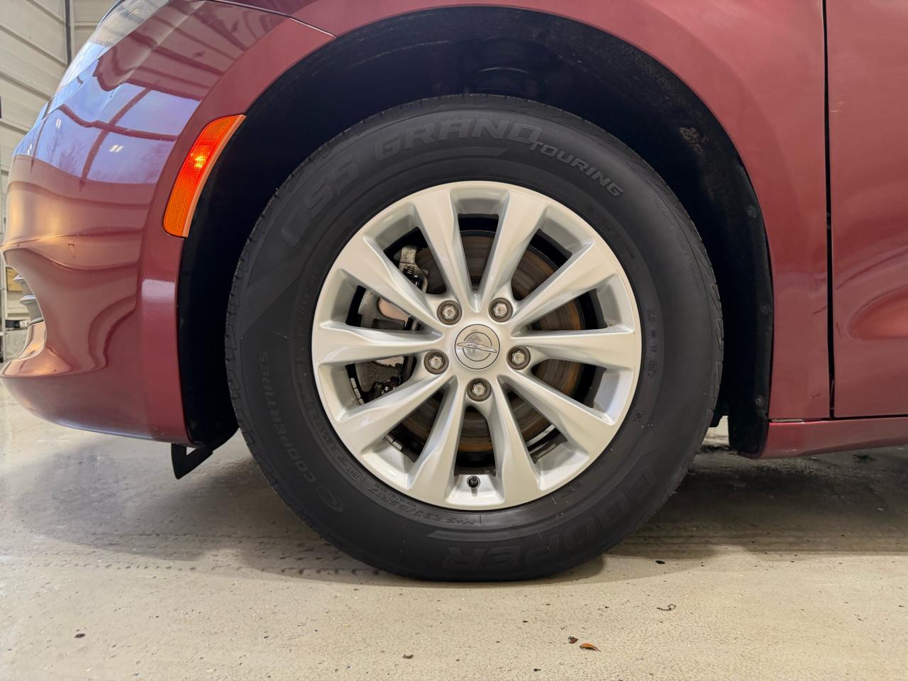 Chrysler Pacifica Touring FWD 2017