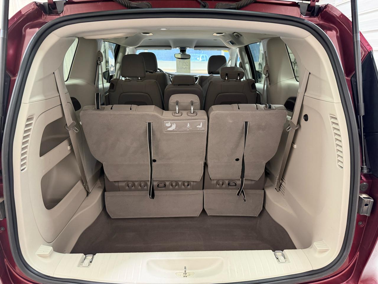 Chrysler Pacifica Touring FWD 2017