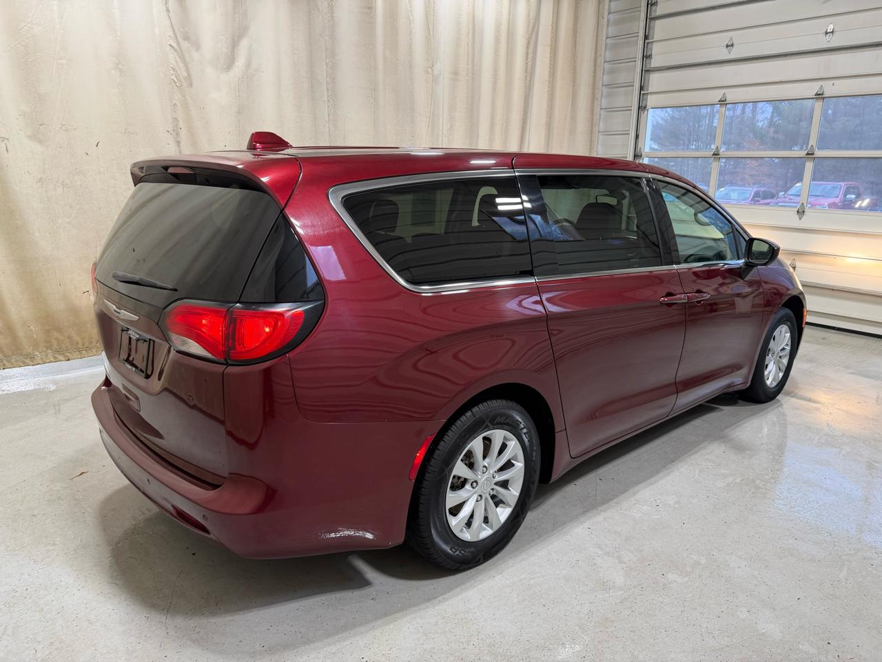 Chrysler Pacifica Touring FWD 2017