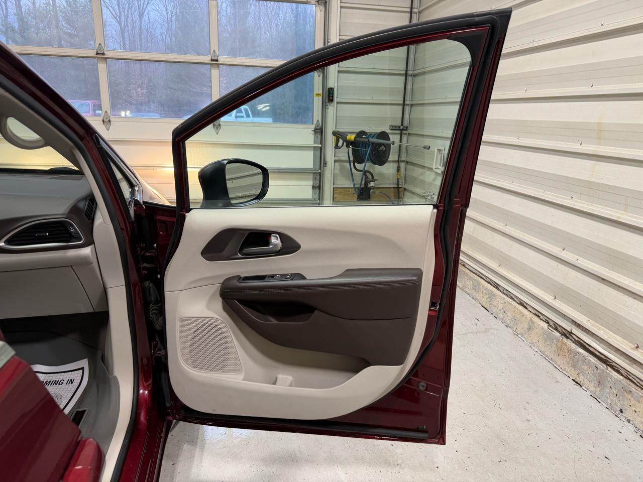 Chrysler Pacifica Touring FWD 2017