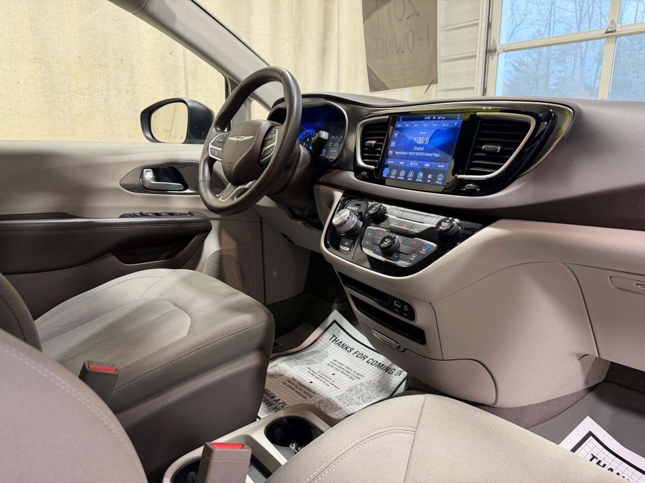 Chrysler Pacifica Touring FWD 2017