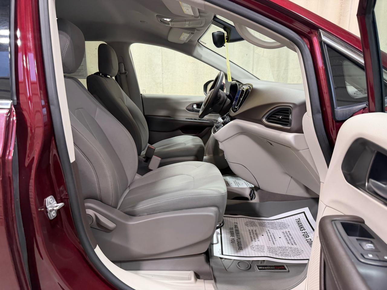 Chrysler Pacifica Touring FWD 2017