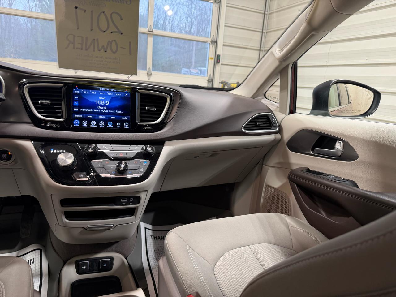 Chrysler Pacifica Touring FWD 2017