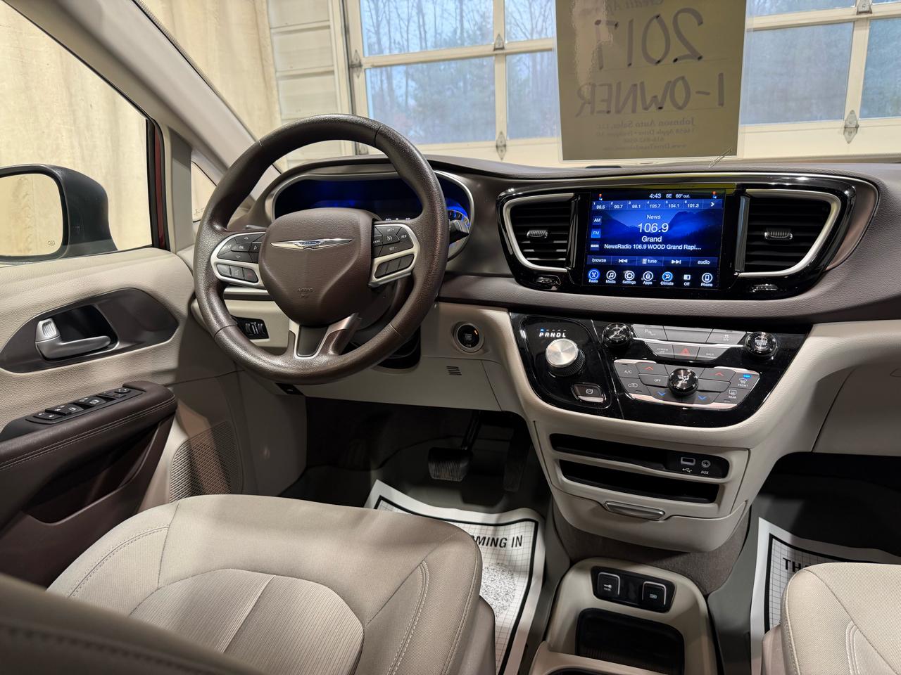 Chrysler Pacifica Touring FWD 2017