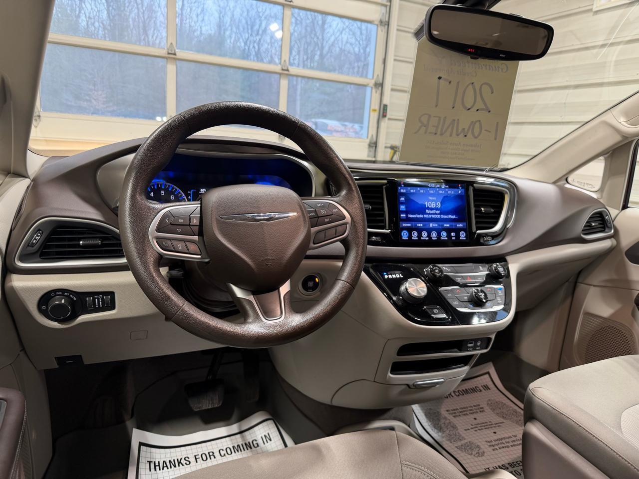 Chrysler Pacifica Touring FWD 2017